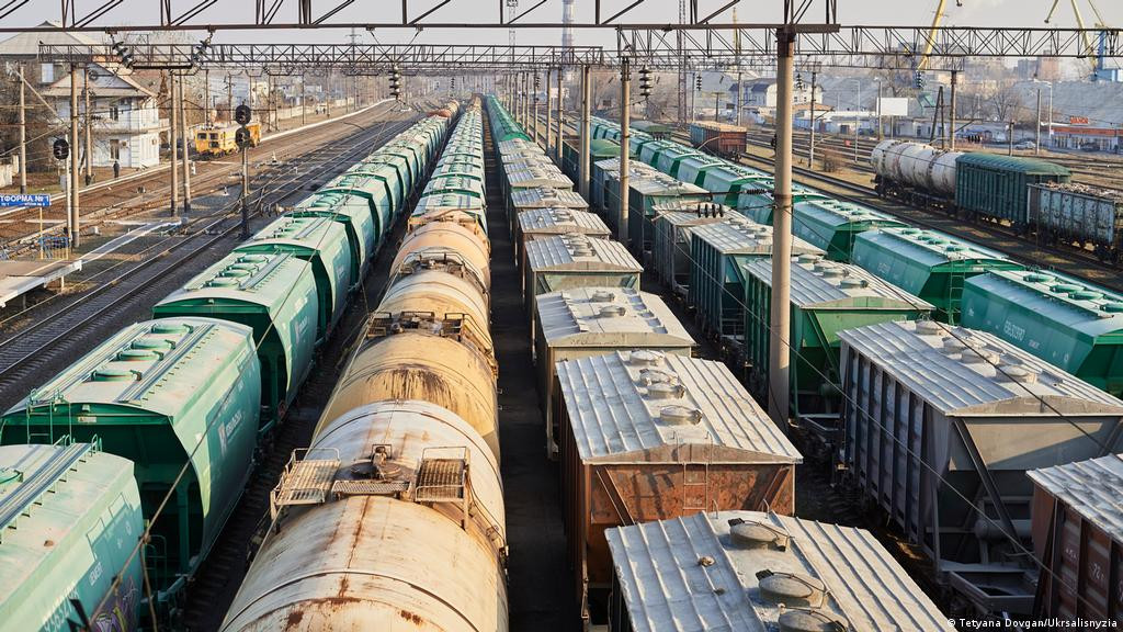 Dịch vụ vận chuyển quà tết 2024 toàn quốc trọn gói đường sắt