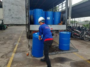 Dịch vụ vận chuyển hóa chất và nhiên liệu bằng đường sắt