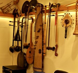 Vận chuyển nhạc cụ dân tộc