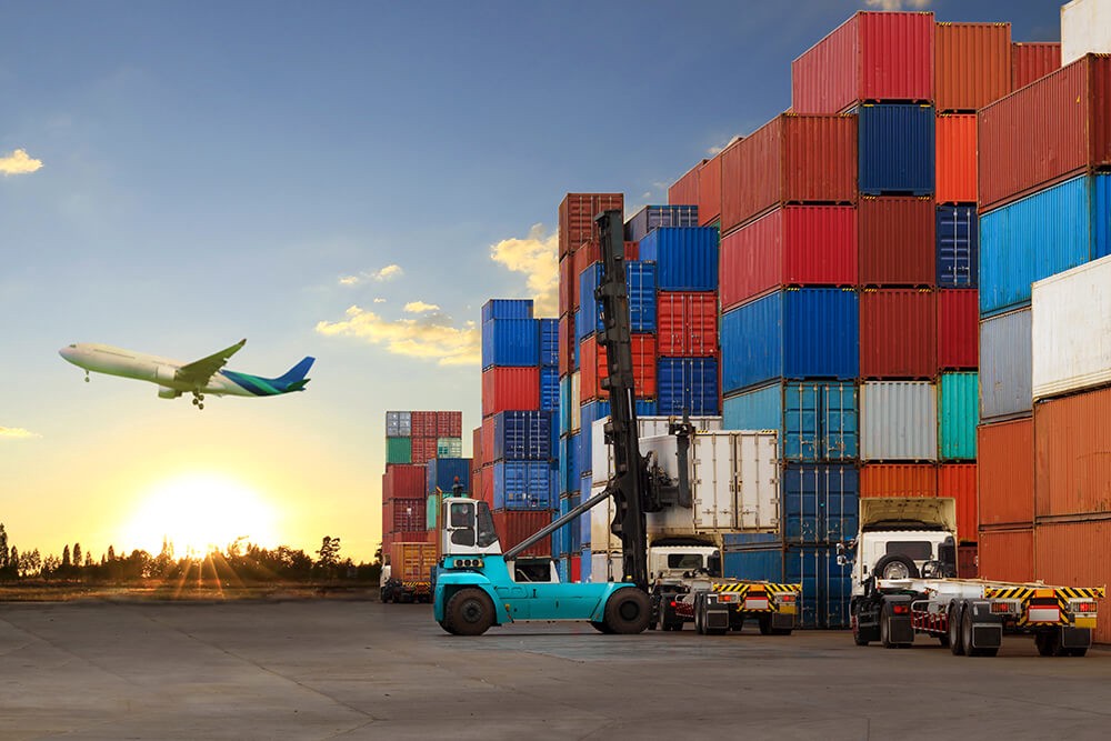 Vì Sao Doanh Nghiệp Chuyển Từ Container Đường Bộ Sang Đường Sắt?