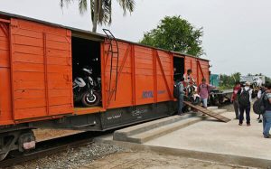 VẬN CHUYỂN XE MÁY ĐI KHẮP CẢ NƯỚC BẰNG ĐƯỜNG SẮT – GIẢI PHÁP AN TOÀN, TIẾT KIỆM VÀ ỔN ĐỊNH